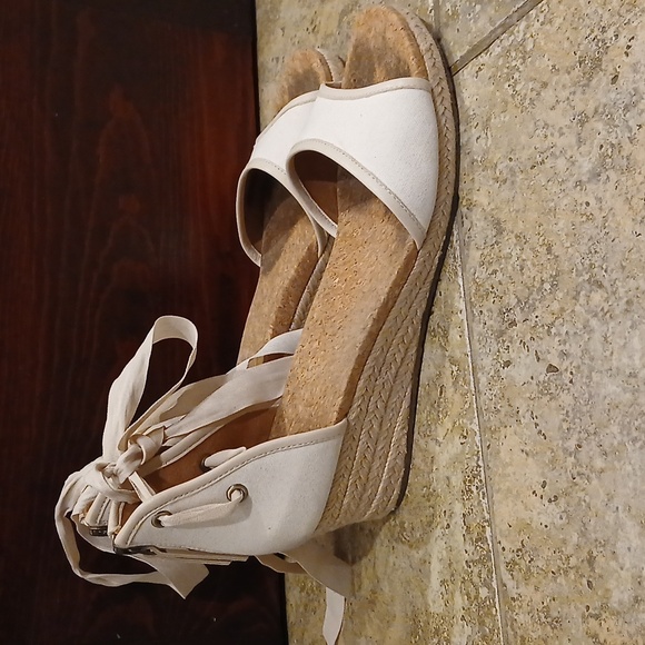 UGG Australian Amell Cream Wedge Sandal- Women’s Size 11* - Picture 2 of 8